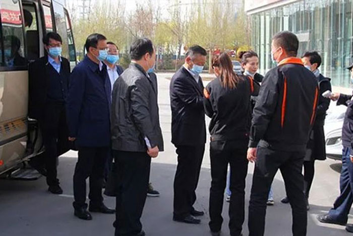 自治區(qū)政協(xié)副主席王紫云一行考察調(diào)研巨能機器人